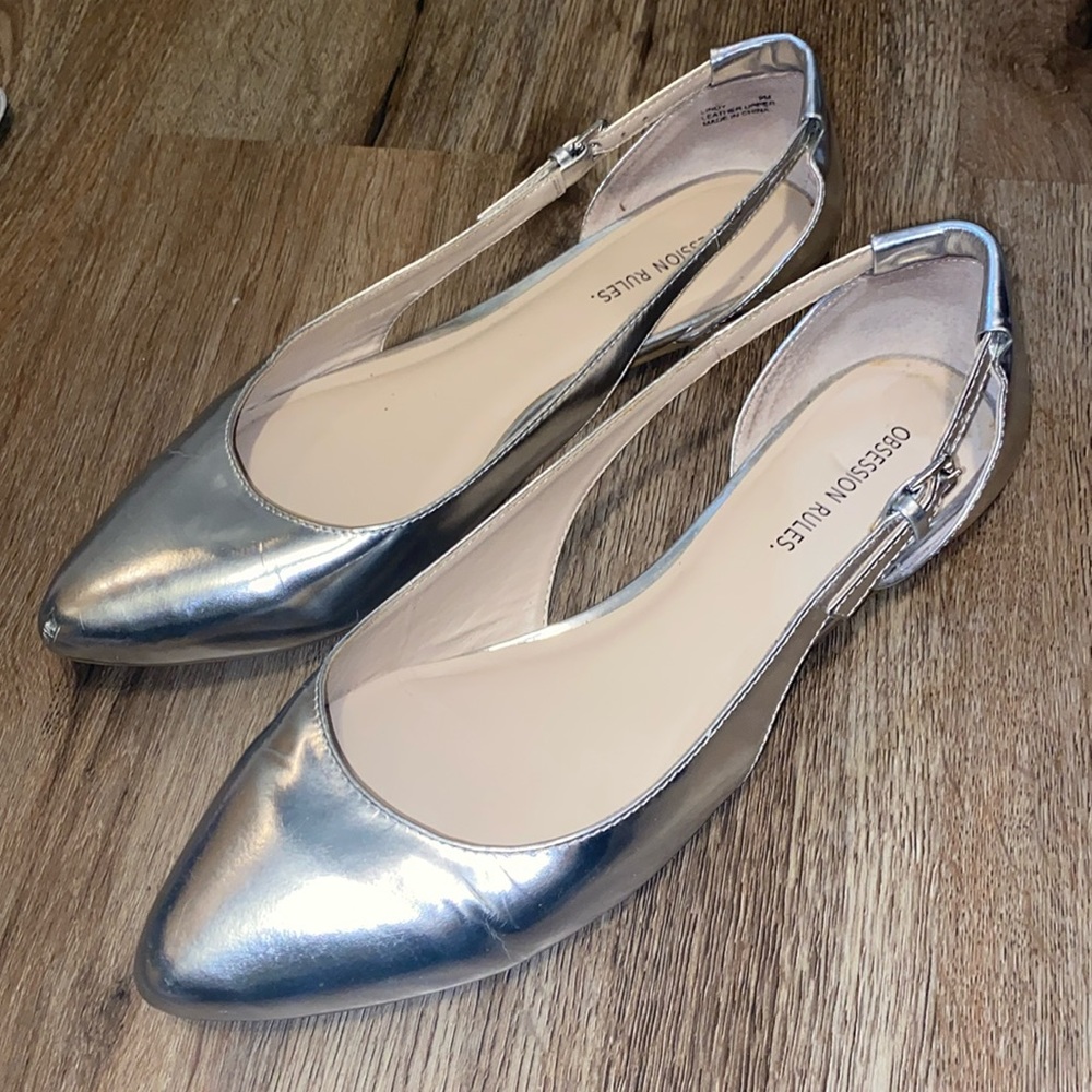 Obsession Rules silver flats sz 9 shoes Lindy